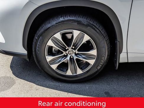 Certified 2025 Toyota Highlander XLE AWD/4WD image 13