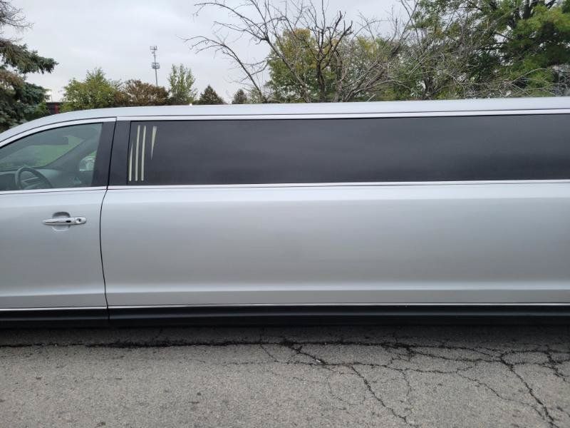 Used 2013 Lincoln MKT AWD image 4