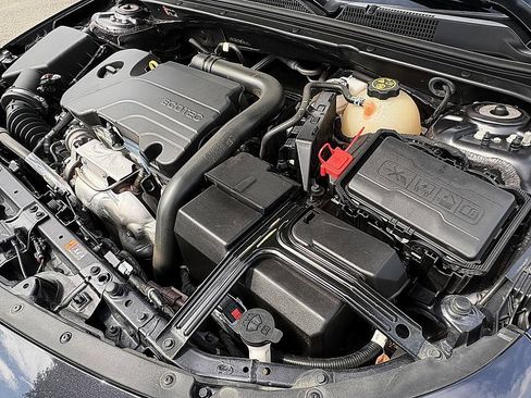 Used 2022 Chevrolet Malibu LT FWD image 25