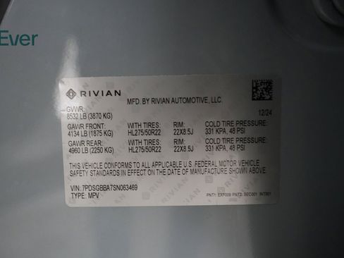 Used 2025 Rivian R1S Adventure image 28