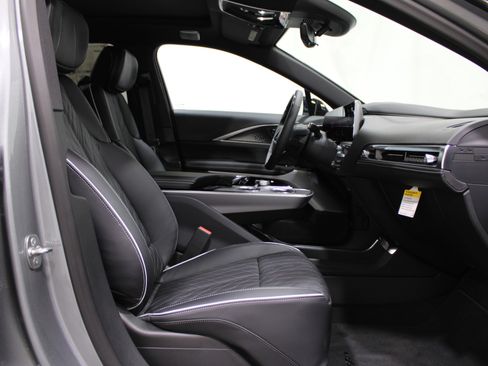 New 2026 Cadillac Lyriq V image 33