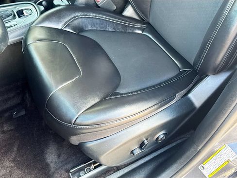 Used 2019 Jeep Cherokee Latitude Plus AWD/4WD image 17
