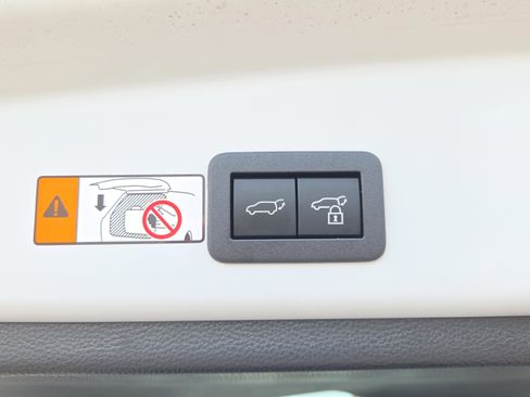 Used 2026 Toyota Corolla Cross XLE w/ Convenience Package FWD image 32