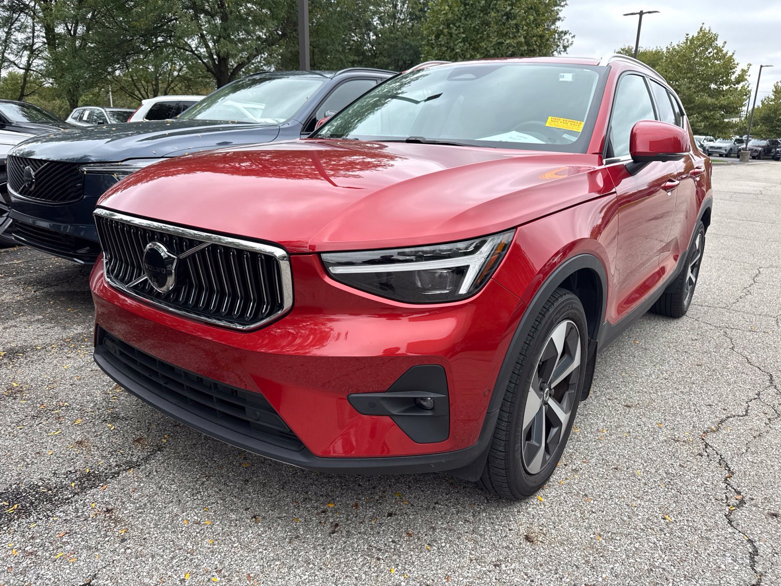 Used 2024 Volvo XC40 B5 Plus w/ Protection Package Premier AWD/4WD image 1