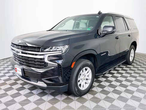 Used 2023 Chevrolet Tahoe LT w/ Luxury Package AWD/4WD image 3