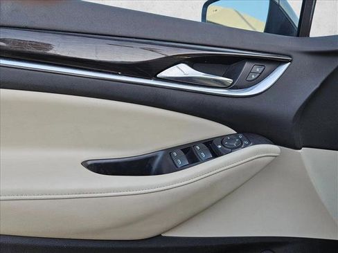 Used 2018 Buick Enclave Essence image 9