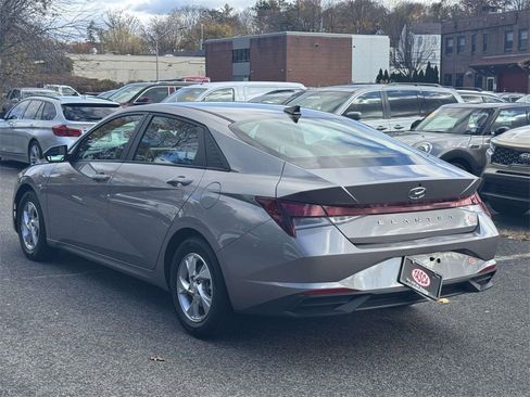 Certified 2021 Hyundai Elantra SE image 4