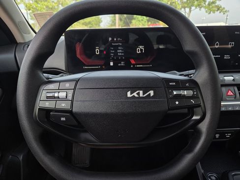 Used 2025 Kia K4 FWD image 23