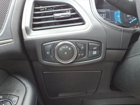 Used 2023 Ford Edge SEL w/ Convenience Package image 16