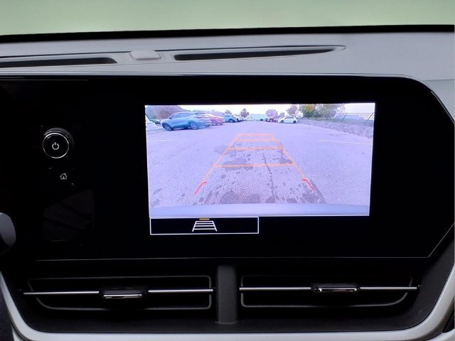 Used 2024 Chevrolet Trax RS FWD image 19