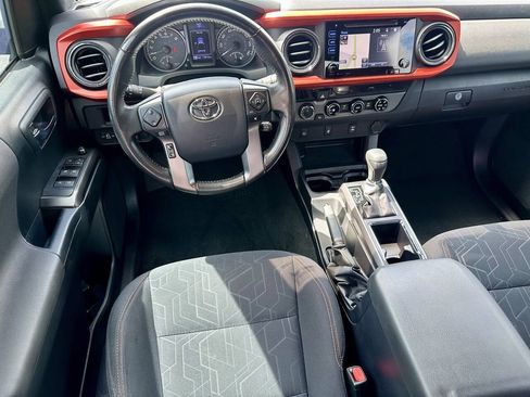 Used 2017 Toyota Tacoma TRD Sport w/ Tow Package AWD/4WD image 15