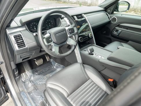 Certified 2025 Land Rover Discovery Dynamic SE AWD/4WD image 12
