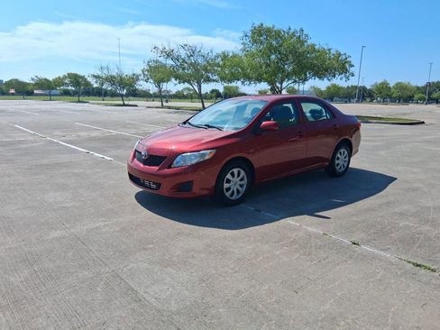 Used 2010 Toyota Corolla LE FWD image 2