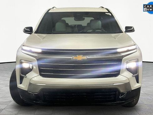 Used 2024 Chevrolet Traverse RS image 2