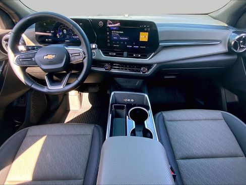 Used 2025 Chevrolet Equinox LT w/ Convenience Package II FWD image 16