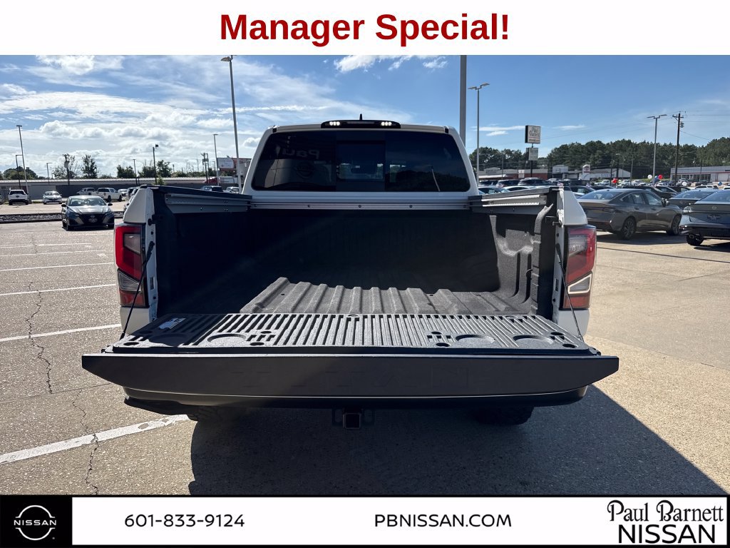 Used 2023 Nissan Titan PRO-4X w/ Pro-4x Convenience Package AWD/4WD image 11