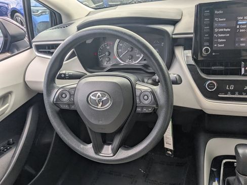 Used 2022 Toyota Corolla LE image 2