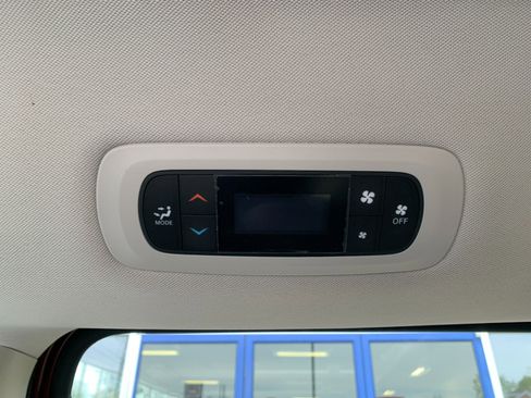 Used 2017 Chrysler Pacifica Touring FWD image 27