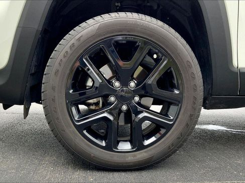 Used 2023 Jeep Renegade Altitude image 9