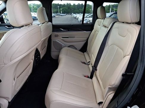 Certified 2022 Jeep Grand Cherokee Limited 4xe w/ Luxury Tech Group II AWD/4WD image 13