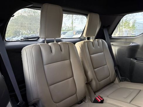 Used 2014 Ford Explorer XLT w/ Equipment Group 202A image 27
