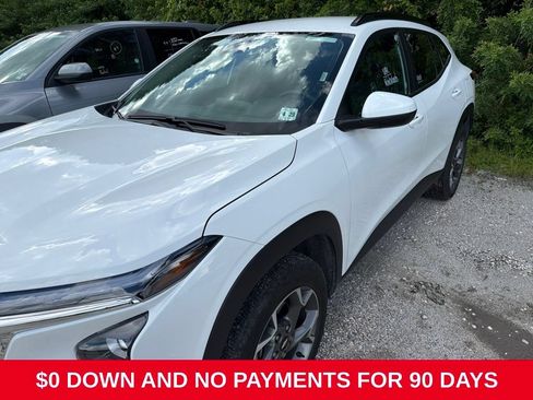 Used 2025 Chevrolet Trax LT w/ LT Convenience Package FWD image 1