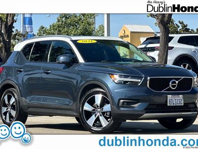 Used 2021 Volvo XC40 T5 Momentum w/ Premium Package