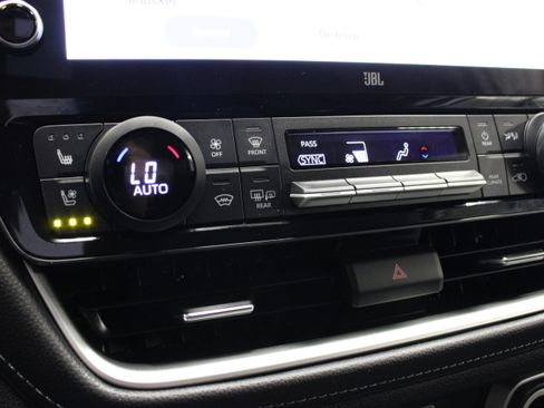 Used 2024 Toyota Grand Highlander AWD image 45