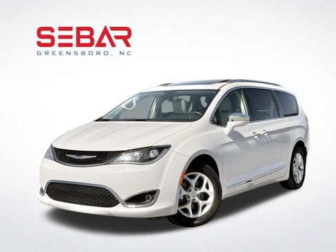 Used 2020 Chrysler Pacifica Limited image 1