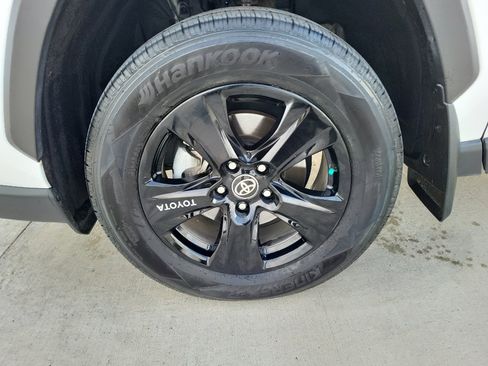 Used 2022 Toyota RAV4 XLE image 12