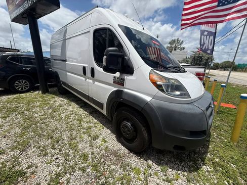 Used 2018 RAM ProMaster 2500 w/ Interior Convenience Group FWD image 3