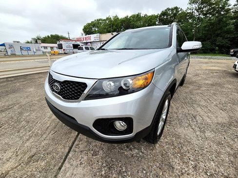 Used 2011 Kia Sorento EX w/ Premium Pkg image 11