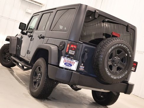 Used 2018 Jeep Wrangler Unlimited Sport image 29