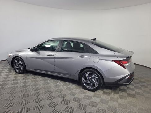 Used 2025 Hyundai Elantra Sport FWD image 3