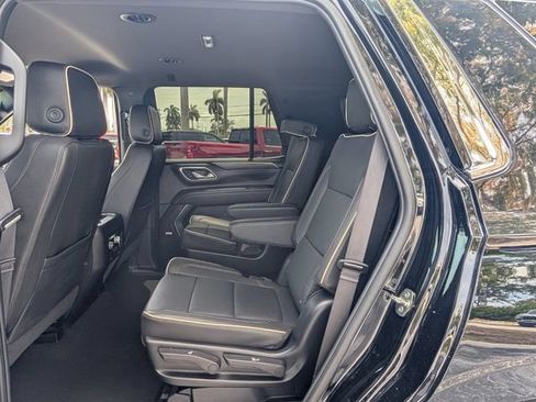 Used 2024 GMC Yukon SLT w/ SLT Luxury Package RWD image 14