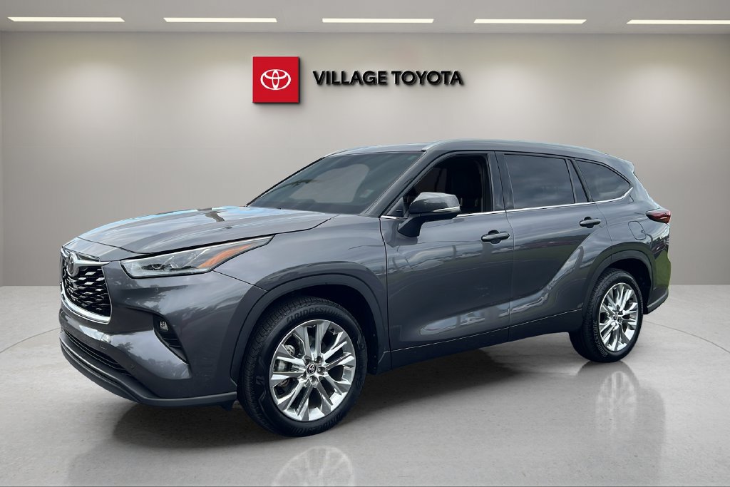 Used 2025 Toyota Highlander Limited FWD image 1