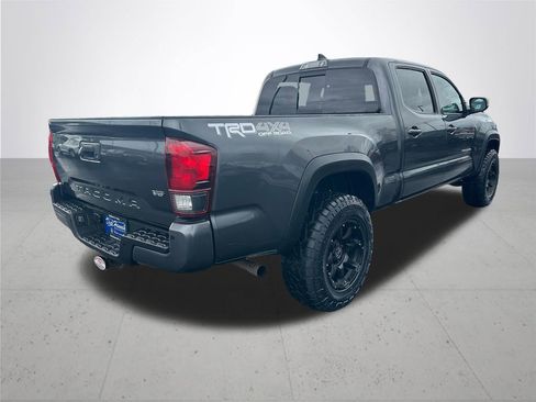 Used 2018 Toyota Tacoma TRD Off-Road w/ Technology Package image 7