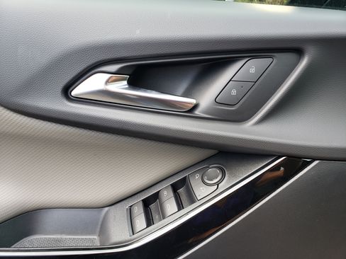 New 2026 Chevrolet Equinox LT w/ Convenience Package II image 14