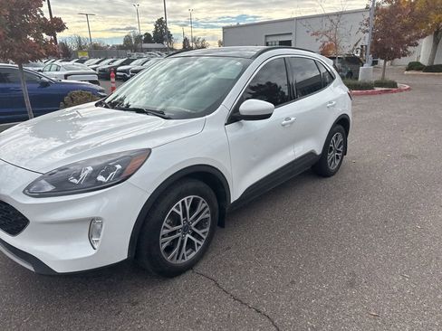 Used 2022 Ford Escape SEL w/ Technology Package image 4