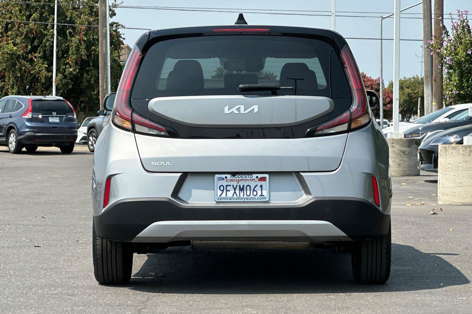 Used 2023 Kia Soul LX w/ LX Technology Package FWD image 4