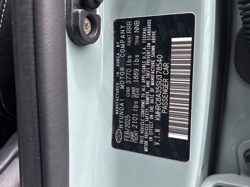 Used 2025 Hyundai Venue SEL FWD image 8