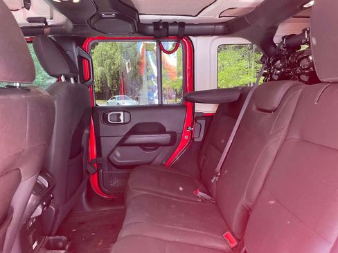 Used 2019 Jeep Wrangler Unlimited Sahara AWD/4WD image 12