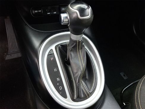 Used 2015 Kia Soul + image 14