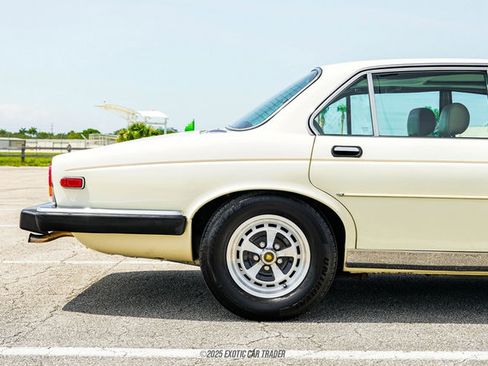 Used 1987 Jaguar XJ6 image 10