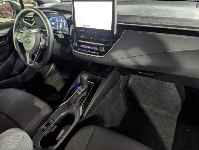 Certified 2026 Toyota Corolla SE w/ SE Premium Package FWD image 33