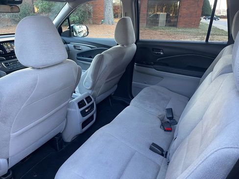 Used 2019 Honda Pilot EX image 12