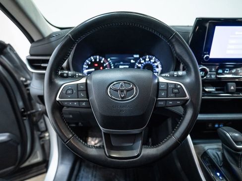 Used 2023 Toyota Highlander LE FWD image 17