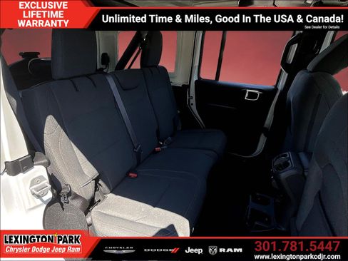 Used 2026 Jeep Wrangler Unlimited Sahara AWD/4WD image 25