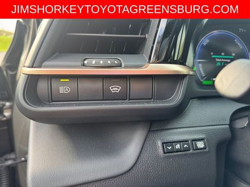 Used 2023 Toyota Crown Platinum image 30