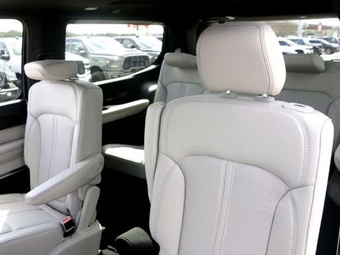 New 2026 Jeep Grand Wagoneer Summit image 19